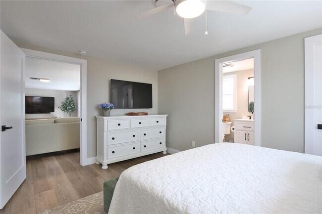 Building Photo - 211 Island Cir