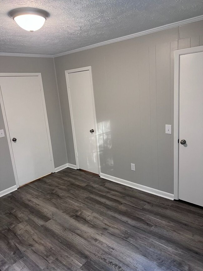 Building Photo - Renovated 3 Bedroom 2 Bath Home for Rent!