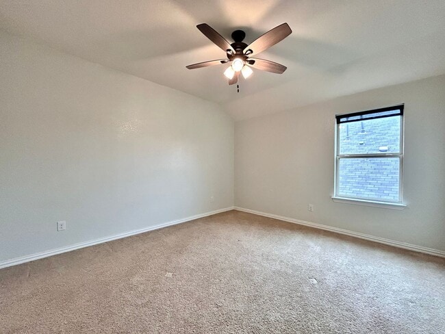 Building Photo - Bright & Beautiful 4 Bed, 3.5 Bath Home with Room for Everyone