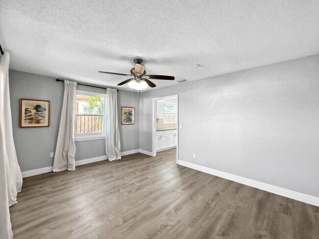 Building Photo - 5408 5th Ave N