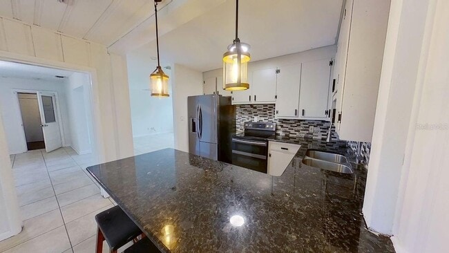 Building Photo - 6374 Hampton Dr N