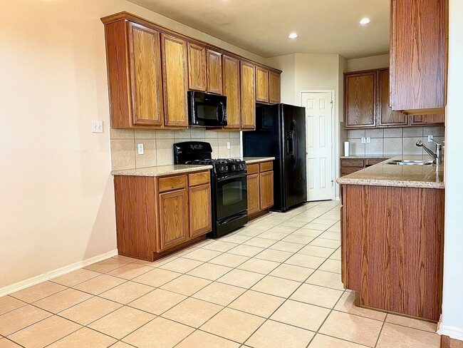 Building Photo - 14555 Gleaming Rose Dr