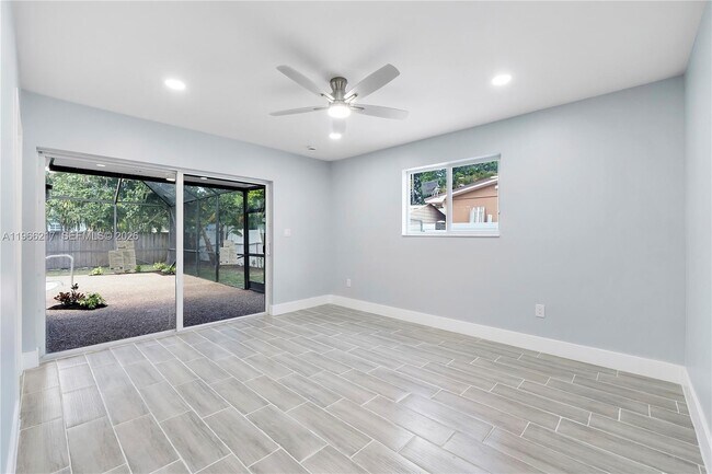 Building Photo - 4725 NW 5th Ct