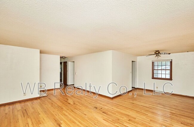 Building Photo - 2928 Vine St