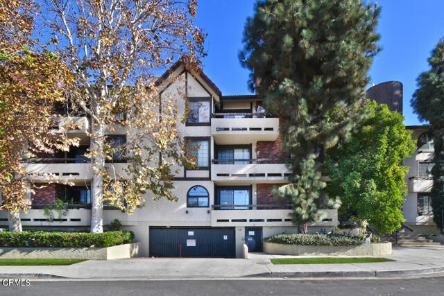 Primary Photo - 5534 Encino Ave