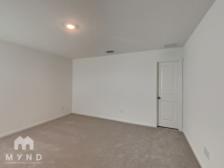 Building Photo - 233 Poplar Pl
