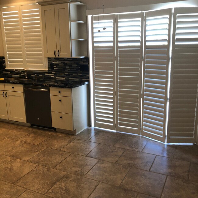 Building Photo - 3908 Cloverbrook Dr