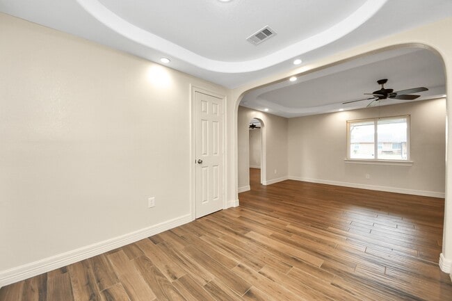 Building Photo - 8925 Homewood Ln