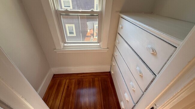 Building Photo - 36 Mayfield St