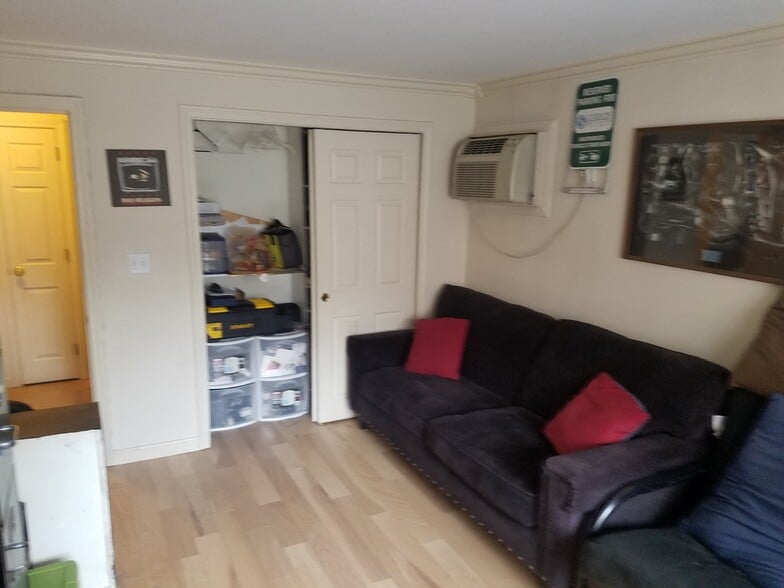 Building Photo - 329 Harvard St