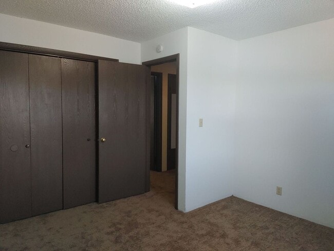 Building Photo - 522 Boxwood Dr