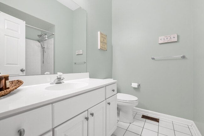 Building Photo - 285 Roslyn Ct