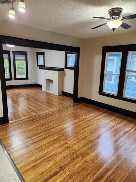 Building Photo - 17 Meriden St