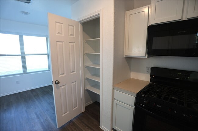 Building Photo - 1603 Oleander Grns Dr