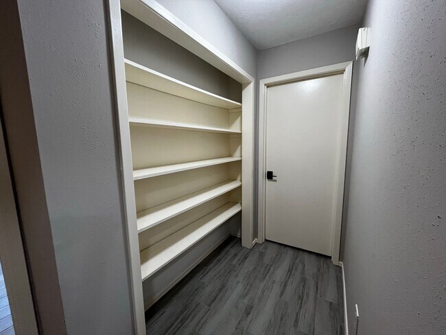 Building Photo - For Lease | 3 Bed, 2 Bath | 1,446 Sq Ft | ...