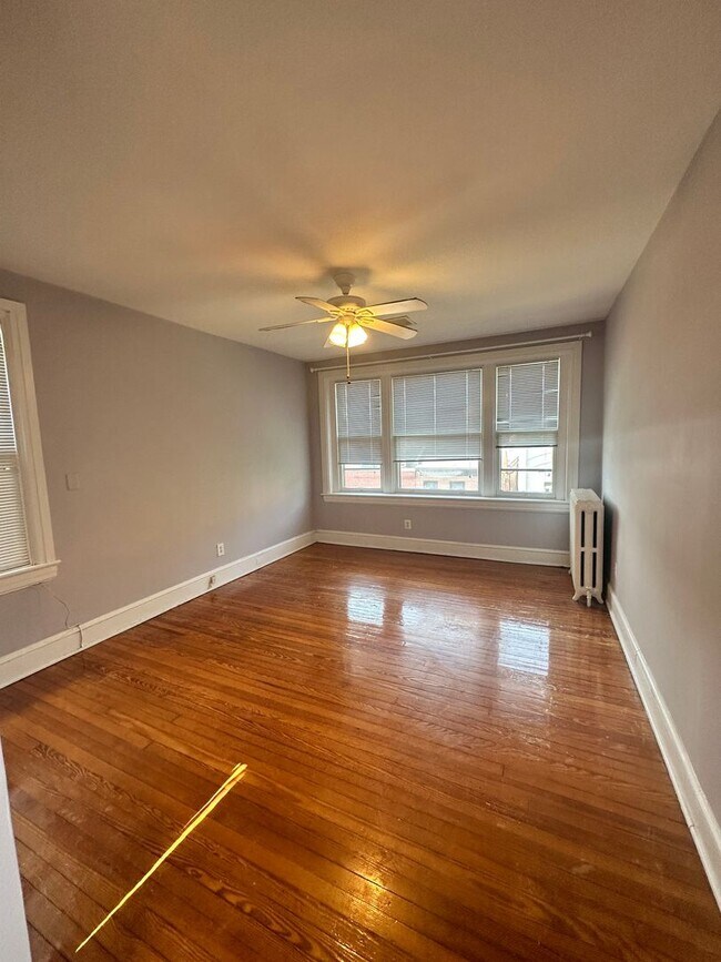 Building Photo - 809-809-809-802 King St