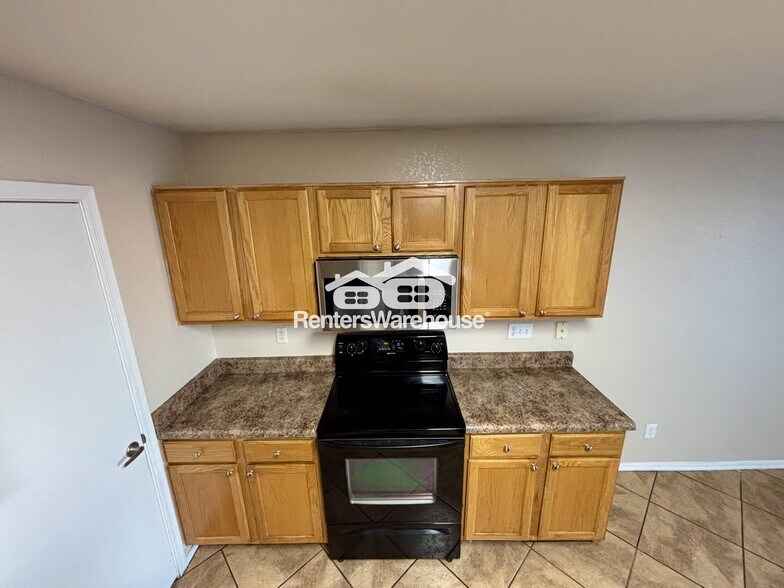 Building Photo - 2607 S 71st Dr