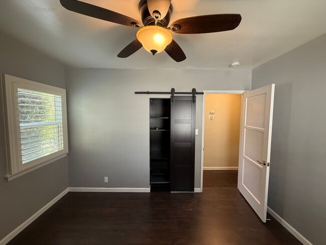 Building Photo - Charming 2-Bedroom Front House in Prime Lakewood Location