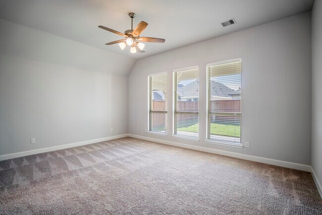 Building Photo - 7845 Charter Hill Dr