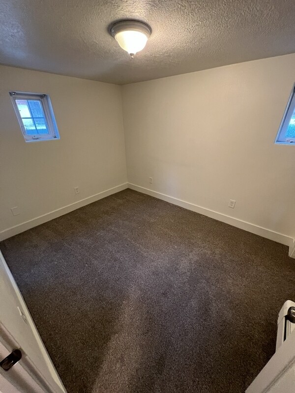Building Photo - 616 N 300 E