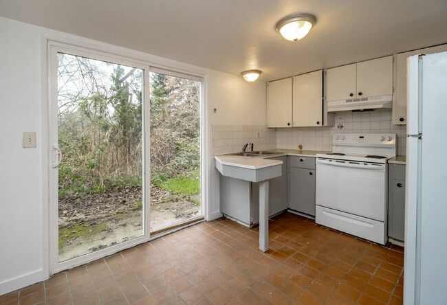 Building Photo - 13314 86 Ave E