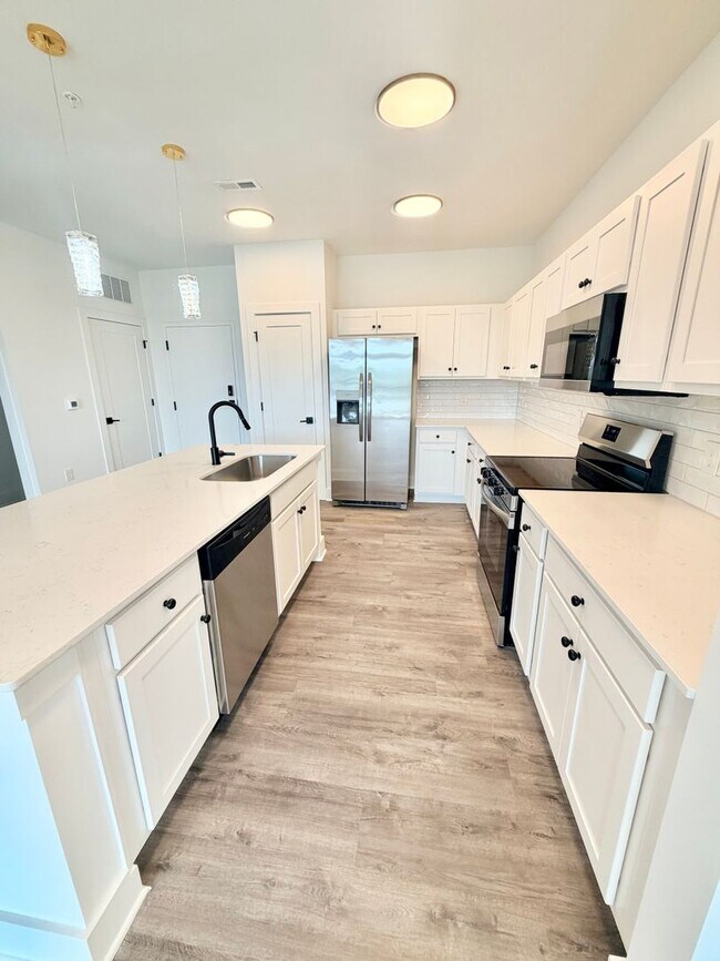 Building Photo - Beautiful NEW 2-Bed, 2- Bath Apartment in Rock Hill!