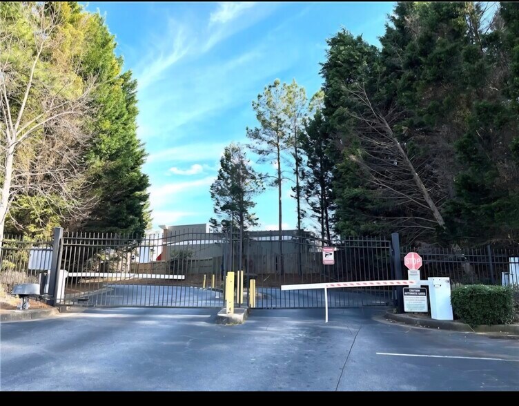 gated entry - 3383 Hidden Cove Cir