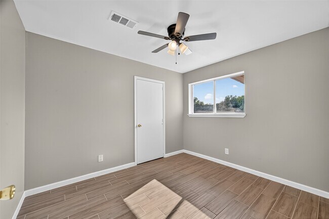 Building Photo - 5126 Denoron Dr