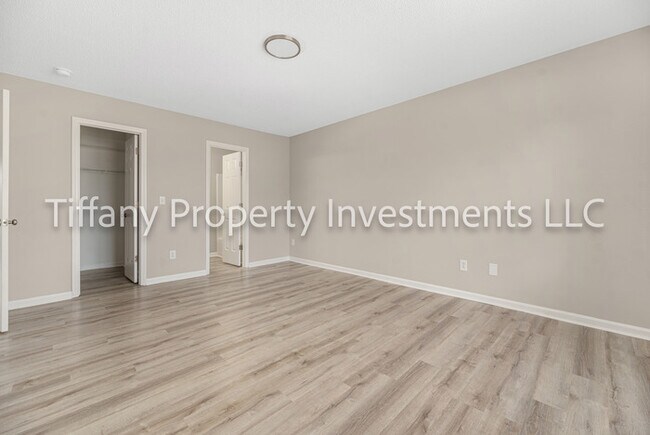 Building Photo - 2427 Hunters Way