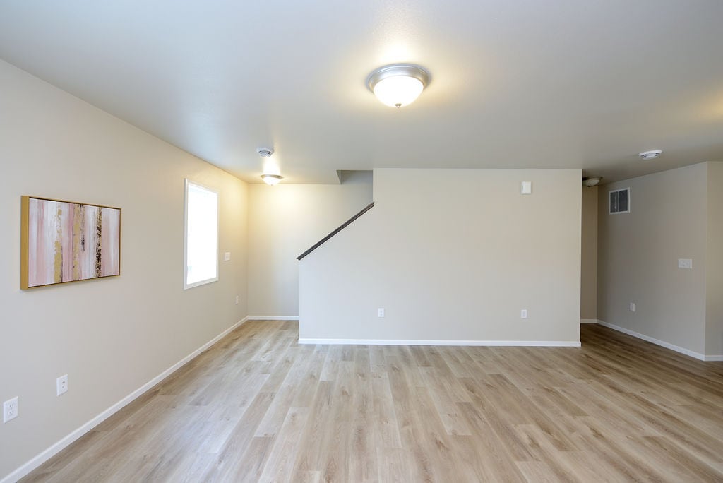 Building Photo - 703 10th Ave N