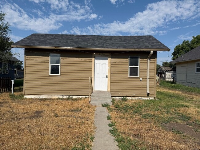 Primary Photo - Two bedroom, One bathroom house located in...