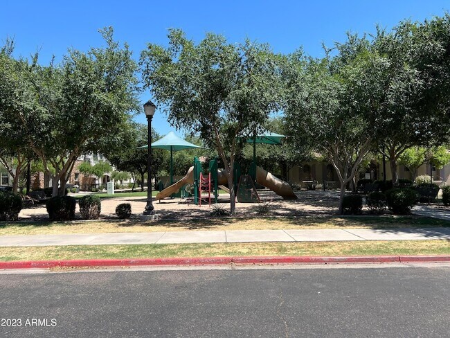 Building Photo - 1822 E Chelsea Ln