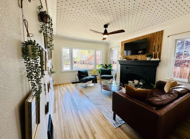 Building Photo - Midtown Gorgeous Home on Large Lot
