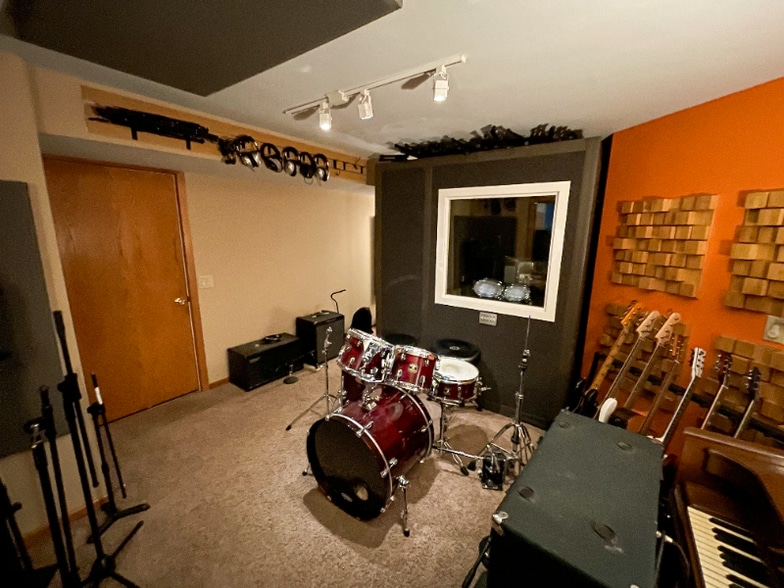 Building Photo - 873 Iowa Ave W