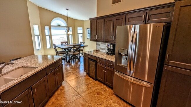 Building Photo - 38135 S Rolling Hills Dr