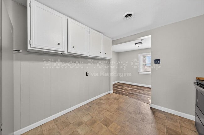 Building Photo - 3219 Royalton Ave