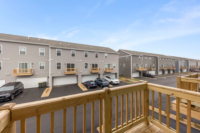 Building Photo - 1561 Sequoia Wy