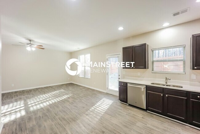 Building Photo - 3 Bedroom Pet-Friendly Home in ATLANTA, GA with Main Street Renewal