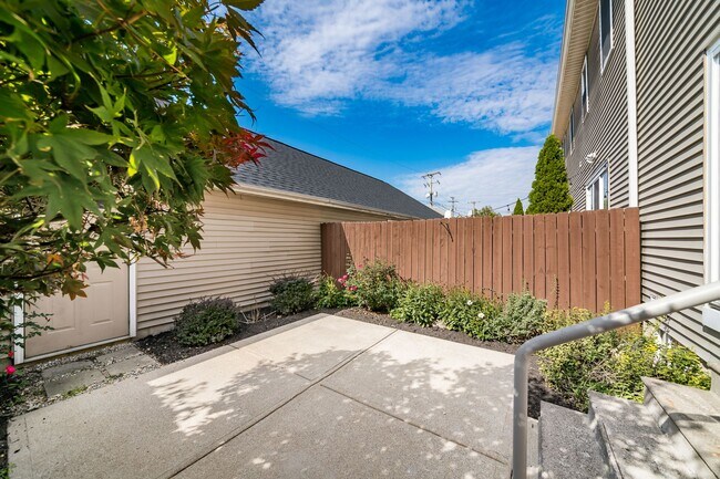Back patio / garage - 1087 Michigan Ave