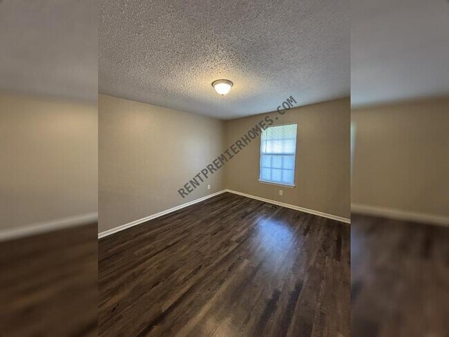 Building Photo - 714 Foxboro Dr
