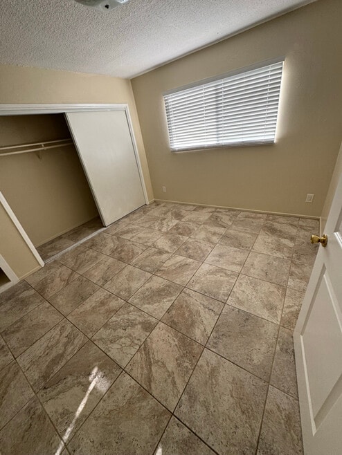 Building Photo - 1193 N Ardmore Ave