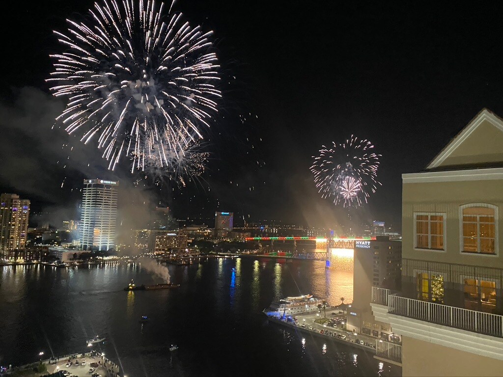 Building Photo - 400 E Bay St