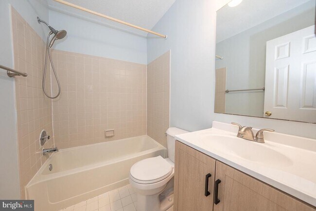 Building Photo - 26 Rampart Dr