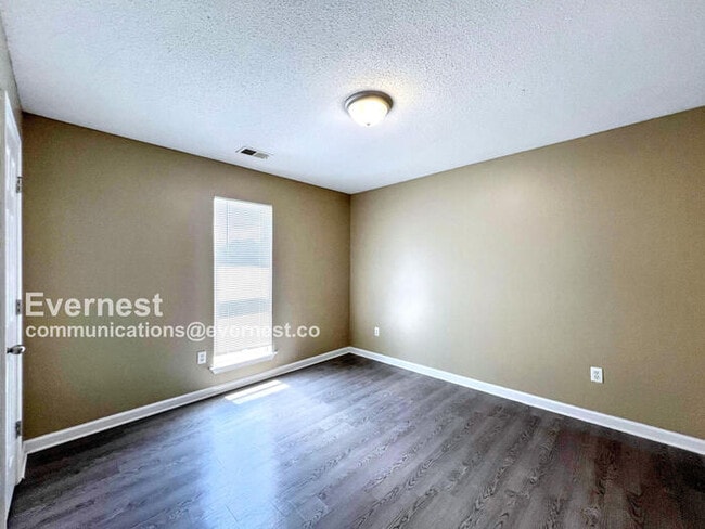 Building Photo - 5573 Kaitlyn Dr W