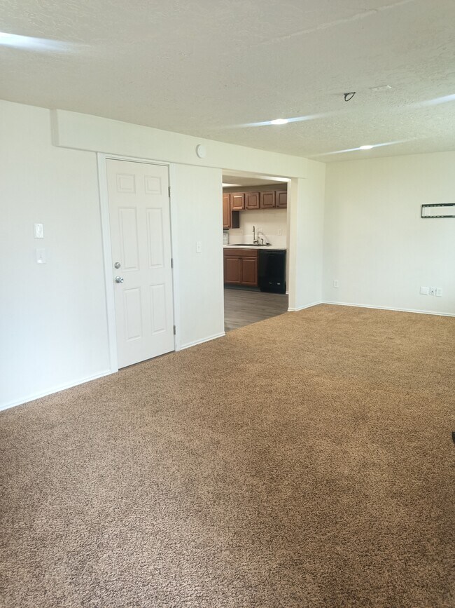 Building Photo - 9658 W Heather Rd