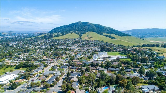 Building Photo - 668 Patricia Dr