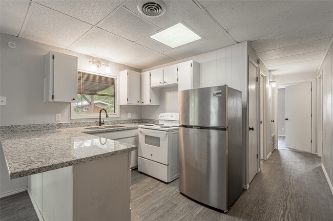 Building Photo - 299 Pine Harbor Dr