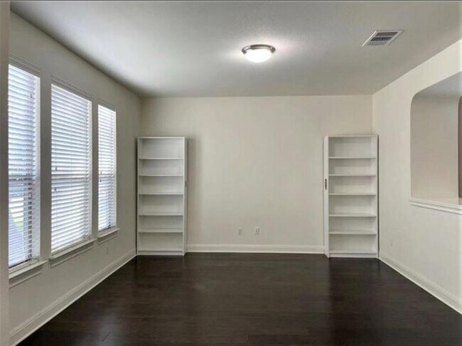 Building Photo - 508 Tyree Rd