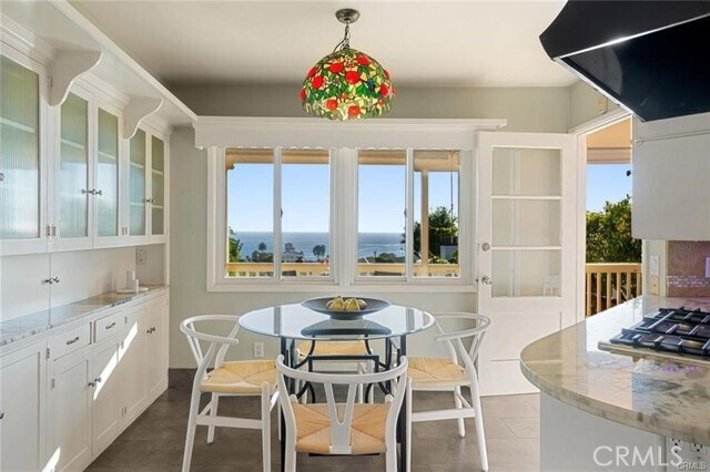 Building Photo - 557 Blumont St