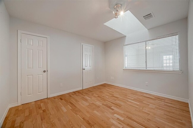 Building Photo - 2112 Limrick Dr